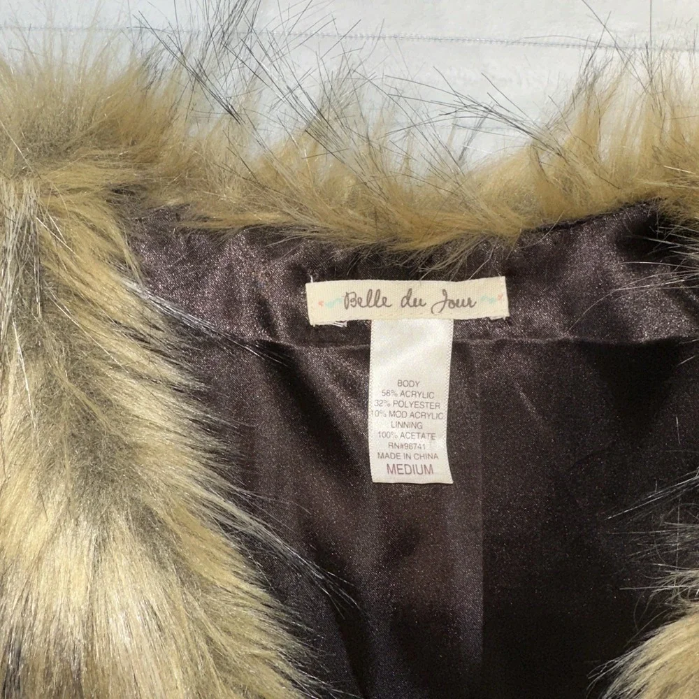 Belle Du Jour Faux Fur Vest Size‎ Medium.      ——A